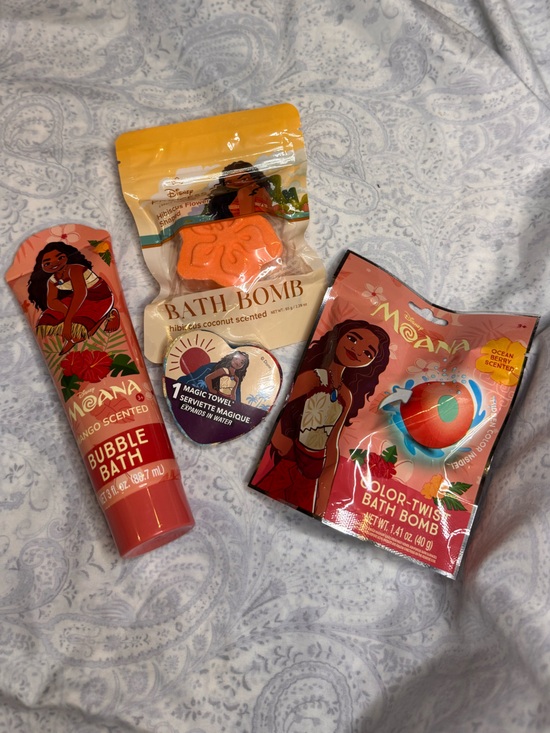 Disney Other - Disney Moana Bath Set — 2 bath bombs, bubble bath & magic expanding washcloth